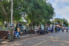 Cơ quan chức năng bảo vệ hiện trường xảy ra vụ việc. (Nguồn: Báo Lao động)