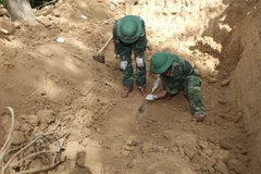 Cán bộ, chiến sỹ Đội quy tập 584 tìm kiếm hài cốt liệt sỹ. (Ảnh: Hồ Cầu/TTXVN)