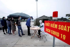 Một chốt kiểm soát phòng dịch COVID-19. (Ảnh: Phạm Kiên/TTXVN)