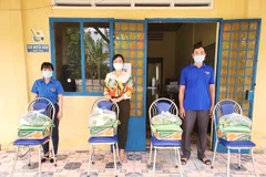 Mô hình Đi chợ giúp dân của Huyện đoàn Mỹ Tú (tỉnh Sóc Trăng) đã giúp các hộ dân an tâm thực hiện cách ly, đảm bảo yêu cầu phòng, chống dịch COVID-19. (Ảnh: Chanh Đa/TTXVN)