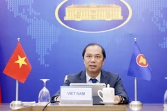 Thứ trưởng Ngoại giao Nguyễn Quốc Dũng tham dự buổi đối thoại Troika mở giữa các Bộ trưởng Ngoại giao ASEAN và Ngoại trưởng Anh. (Ảnh: Phạm Kiên/TTXVN)