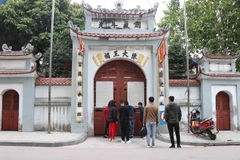 Các đình, đền, chùa đều tạm đóng cửa. (Ảnh: Đinh Tuấn/TTXVN)