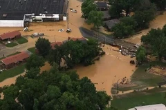 Cảnh ngập lụt tại Waverly, bang Tennessee, Mỹ ngày 21/8/2021. (Ảnh: Sky 5/TTXVN)
