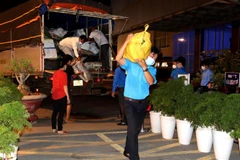 Tiếp nhận rau, củ quả hỗ trợ người dân vùng dịch của huyện Bảo Lâm, tỉnh Lâm Đồng. (Ảnh: Thanh Bình/TTXVN)