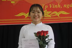 Thủ khoa khối C toàn quốc năm 2021 Đinh Thị Kim Ngân. (Ảnh: Bích Huệ/TTXVN)