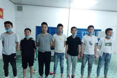 Bảy đối tượng người Trung Quốc có có ý định xuất cảnh trái phép sang Campuchia bị bắt giữ. (Ảnh: Bộ đội Biên phòng tỉnh An Giang cung cấp)