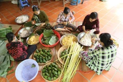  Cộng đồng cư dân Cồn Sơn gói bánh tặng các chốt kiểm soát phòng, chống dịch COVID-19. 