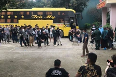 Hành khách nhập cảnh trái phép bị đưa về khu cách ly tập trung để xử lý. (Nguồn: Báo Thanh Niên)