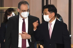 Thứ trưởng Nga Igor Morgulov và đặc phái viên của Hàn Quốc về các vấn đề hòa bình và an ninh Bán đảo Triều Tiên Noh Kyu-duk. (Nguồn: Yonhap)