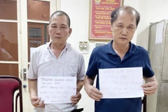 Đối tượng Ngọc (trái) và Sài (phải) tại cơ quan điều tra. (Nguồn: Cand.com.vn)