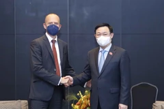 Chủ tịch Quốc hội Vương Đình Huệ tiếp ông Christian Bruch, Chủ tịch, Tổng giám đốc điều hành (CEO) Tập đoàn Siemens Energy. (Ảnh: Doãn Tấn/TTXVN)