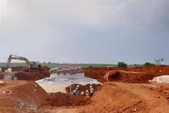 Một trụ điện gió (công suất hơn 3,7MW) đang được triển khai xây dựng tại xã Thuận Hà, huyện Đắk Song, tỉnh Đắk Nông. (Ảnh: Ngọc Minh/TTXVN)