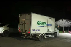 Xe đông lạnh chở 15 người trong thùng. (Nguồn: CSGT Bình Thuận)