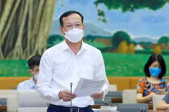 Phó Chánh án Tòa án Nhân dân Tối cao Nguyễn Trí Tuệ trình bày văn bản. Ảnh: Doãn Tấn/TTXVN)
