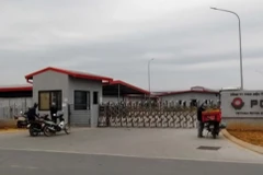 Công ty TNHH Điện tử POYUN Việt Nam tại thành phố Chí Linh đã đóng cửa trong sáng 30/1. (Ảnh: Mạnh Tú/TTXVN)