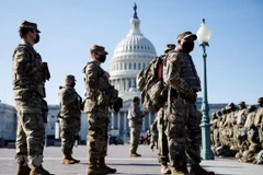 Binh sỹ vệ binh quốc gia gác tại khu vực tòa nhà Quốc hội Mỹ ở Washington, D.C., ngày 14/1/2021. (Ảnh: THX/TTXVN)