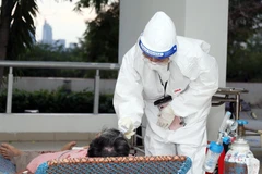 Những chiến sỹ áo trắng trong cuộc chiến chống dịch ở Thành phố Hồ Chí Minh. (Nguồn: TTXVN)