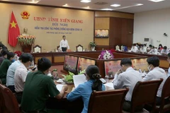 UBND tỉnh Kiên Giang họp khẩn triển khai công tác truy vết, truy tìm những người nhập trái phép vào địa bàn thành phố Phú Quốc. (Ảnh: Lê Sen/TTXVN)