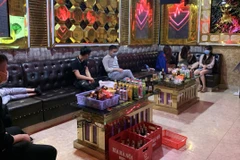 Bên trong một phòng hát của quán karaoke Milano tại thời điểm kiểm tra. (Ảnh: Công an cung cấp)
