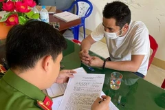 Nguyễn Thanh Tùng làm việc với cơ quan công an. (Ảnh công an cung cấp)