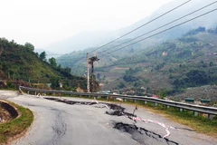 Cận cảnh điểm sụt lún. (Nguồn: Báo Lào Cai)