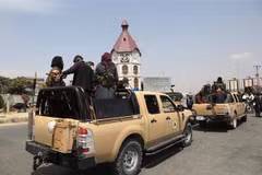 Lực lượng Taliban tuần tra tại thủ đô Kabul, Afghanistan, ngày 17/8/2021. (Ảnh: THX/TTXVN)