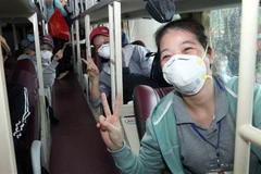 Các tình nguyện viên tôn giáo lên đường hỗ trợ tuyến đầu chống dịch hồi cuối tháng Bảy. (Ảnh: Xuân Khu/TTXVN)