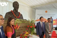 Bộ trưởng Quốc vụ Bộ Ngoại giao Ấn Độ Meenakshi Lekhi, đại diện Hội đồng thành phố New Delhi tham dự lễ đặt tượng. (Nguồn: VOV)