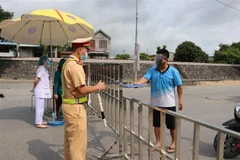 Chốt kiểm soát dịch bệnh ở Bắc Ninh. (Ảnh: Thái Hùng/TTXVN)