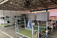 Một doanh nghiệp trong khu công nghiệp ở Cần Thơ bố trí chỗ ở cho lao động 'vừa cách ly, vừa sản xuất' tại doanh nghiệp. (Ảnh: Thu Hiền/TTXVN)