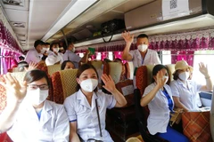 Các y, bác sỹ Tuyên Quang lên đường hỗ trợ Thành phố Hồ Chí Minh phòng, chống dịch. (Ảnh: Nam Sương/TTXVN)