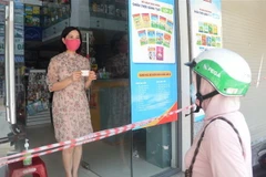 Nhà sách Giáo dục-Công ty Cổ phần sách và Thiết bị Giáo dục Miền Trung (địa chỉ 272, Trần Cao Vân, quận Thanh Khê) đang ở vùng đỏ nhưng được phép mở cửa hoạt động. (Ảnh: Văn Dũng/TTXVN)