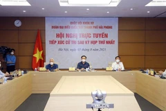 Chủ tịch Quốc hội Vương Đình Huệ và đại diện Đoàn đại biểu Quốc hội thành phố Hải Phòng dự Hội nghị trực tuyến tiếp xúc cử tri. (Ảnh: Doãn Tấn/TTXVN)