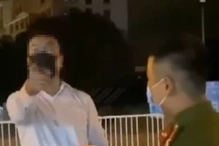 Người đàn ông giả danh tiến sỹ, đang công tác ở một cơ quan báo chí lớn không chấp hành quy định phòng chống dịch.