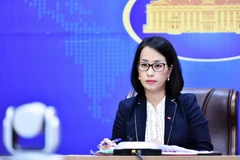 Phó Phát ngôn Bộ Ngoại giao Phạm Thu Hằng chủ trì buổi họp báo. (Ảnh: Lâm Khánh/TTXVN)
