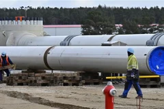 Lắp đặt đường ống trong dự án Dòng chảy phương Bắc 2 tại Lubmin, Đông Bắc Đức. (Ảnh: AFP/TTXVN)