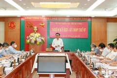 Ông Trần Cẩm Tú, Ủy viên Bộ Chính trị, Bí thư Trung ương Đảng, Chủ nhiệm Ủy ban Kiểm tra Trung ương chủ trì kỳ họp. (Ảnh: Phương Hoa/TTXVN)