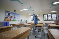 Phun khử khuẩn lớp học. (Ảnh minh họa. Nguồn: TTXVN)