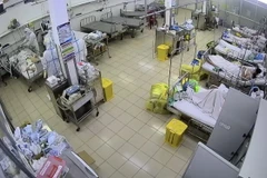 Phòng điều trị bệnh nhân nhiễm COVID-19 tại Bệnh viện Đa khoa Long An. (Ảnh: Thanh Bình/TTXVN)