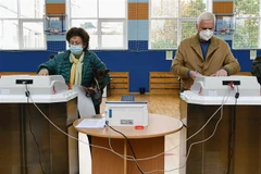 Cử tri Nga bỏ phiếu bầu Duma Quốc gia (Hạ viện) tại điểm bầu cử ở Moskva, ngày 19/9/2021. (Ảnh: THX/TTXVN)