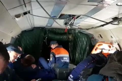 Lực lượng cứu hộ được triển khai tới khu vực máy bay Antonov An-26 của Nga mất tích tại Kamchatka ngày 6/7/2021. (Ảnh: EMERCOM/TTXVN)
