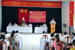 Các ứng cử viên đại biểu Quốc hội và Hội đồng nhân dân các cấp trong tỉnh Quảng Nam tiếp xúc cử tri. (Ảnh: Trần Tĩnh/TTXVN)