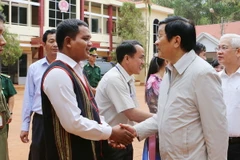 Chủ tịch nước Trương Tấn Sang với cán bộ, nhân dân xã biên giới Lộc An, huyện Lộc Ninh. (Ảnh: Nguyễn Khang/TTXVN)