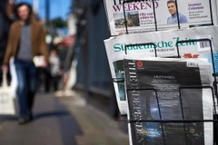 Báo giấy The Independent được bày bán tại thủ đô London, Anh ngày 20/3. (Nguồn: AFP/TTXVN)