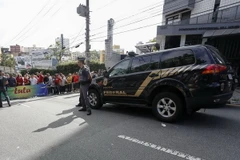 Cảnh sát gác bên ngoài nhà riêng của cựu Tổng thống Luiz Inacio Lula da Silva ở Sao Bernardo do Campo, Sao Paulo ngày 4/3. (Nguồn: AFP/TTXVN)
