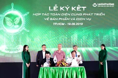 Lãnh đạo hai bên tham gia ký kết. (Ảnh: CTV)