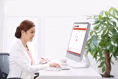 Khách hàng đến giao dịch tại MSB không phải dùng đến giấy bút. (Nguồn: MSB)