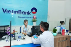 Giao dịch tại VietinBank. (Ảnh: CTV)