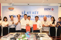 Lãnh đạo hai bên tham gia ký kết. (Nguồn: BIDV)