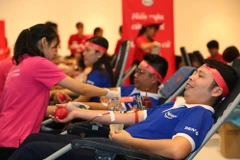 Cán bộ BIDV tích cực tham gia hiến máu nhân đạo. (Ảnh: CTV)